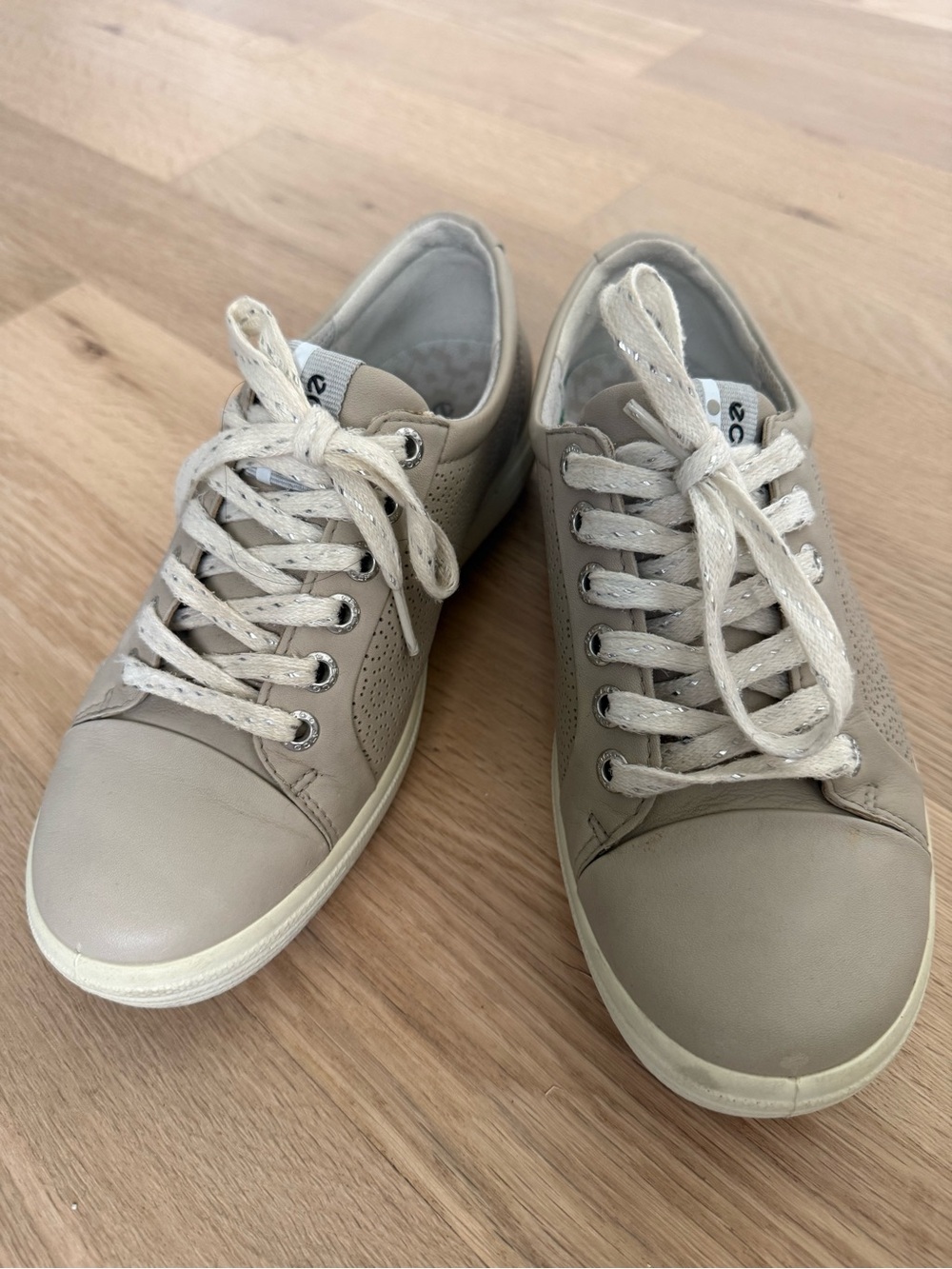 Ecco Women's Taupe/Beige Leather Lace-Up Sneakers